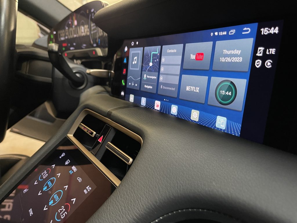 Video interface Porsche Taycan